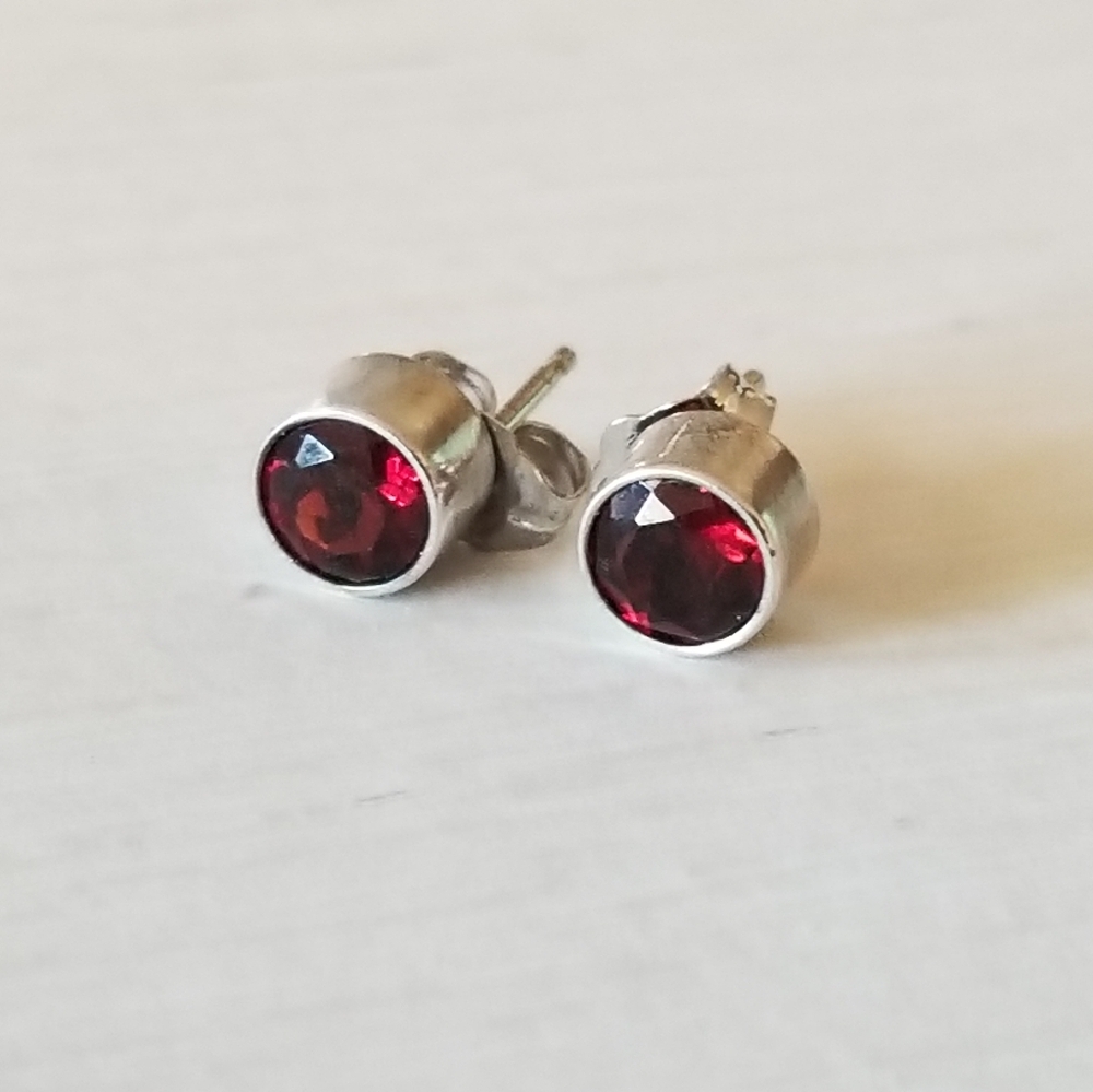14K White Gold Garnet Stud Earrings